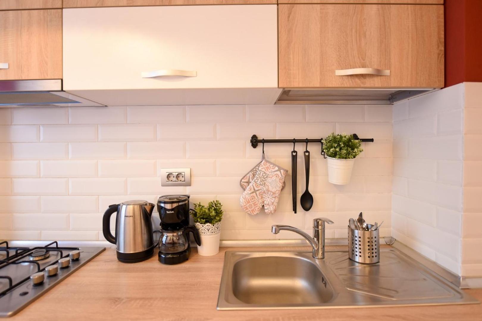 Downtown Oasis: Central Apartments With Cozy Charm 布加勒斯特 客房 照片