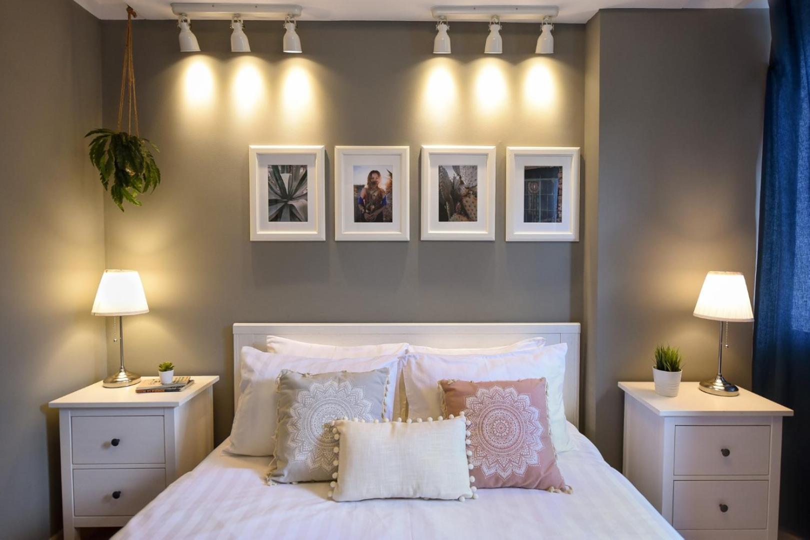 Downtown Oasis: Central Apartments With Cozy Charm 布加勒斯特 客房 照片