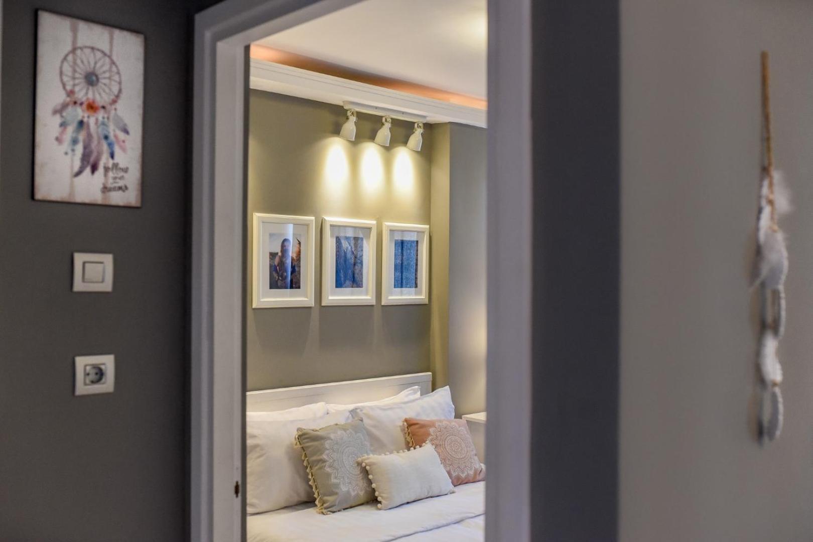 Downtown Oasis: Central Apartments With Cozy Charm 布加勒斯特 客房 照片