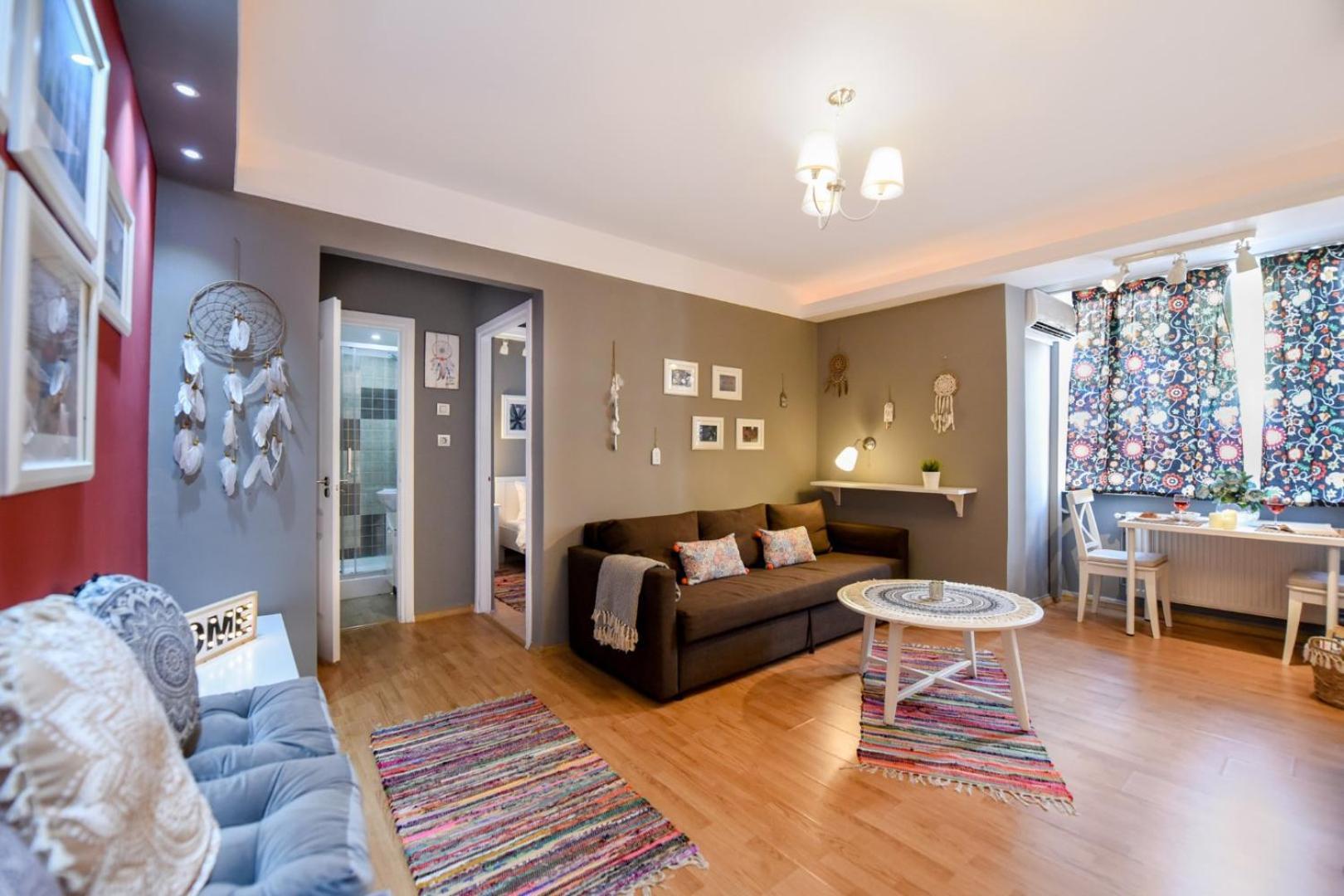 Downtown Oasis: Central Apartments With Cozy Charm 布加勒斯特 客房 照片