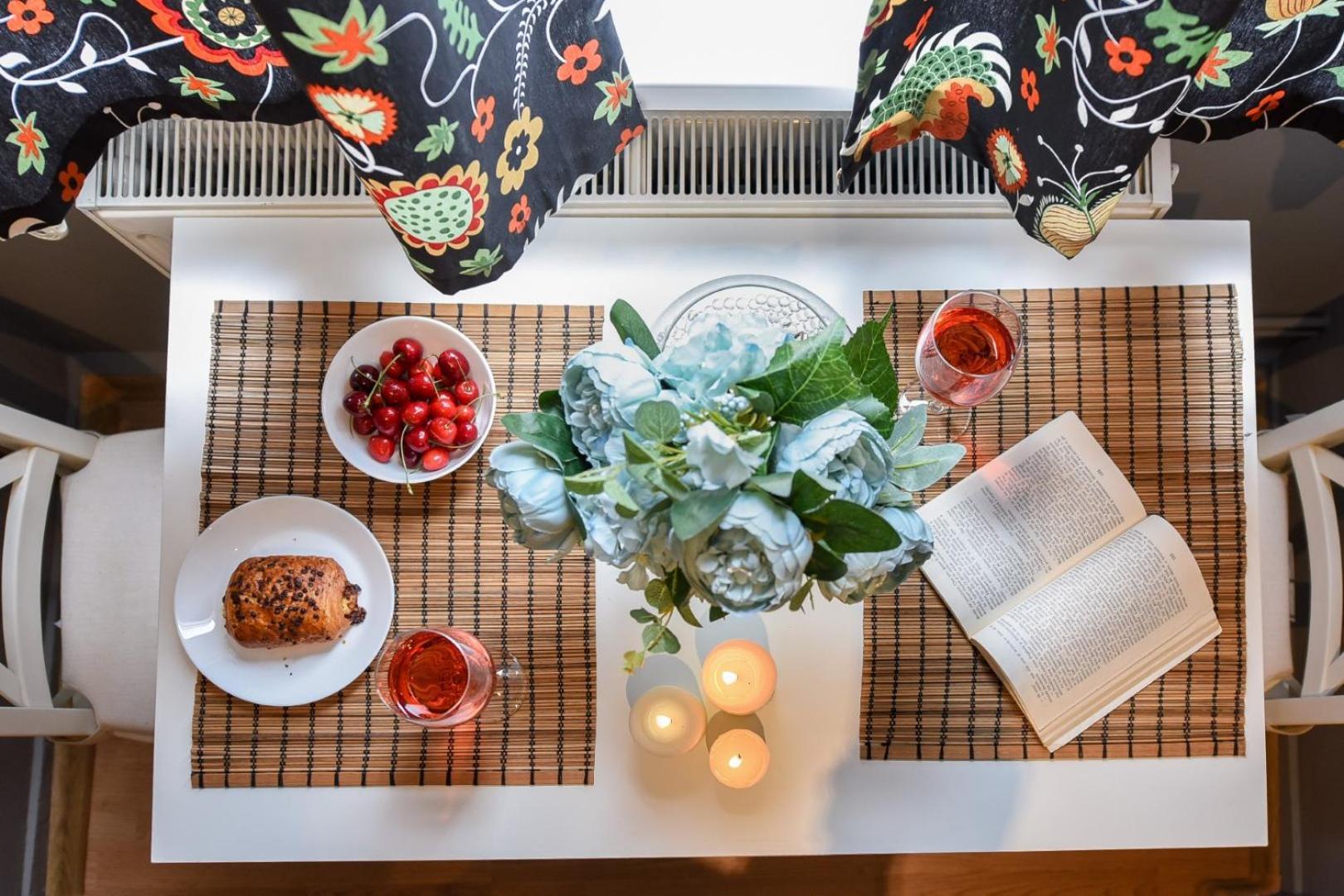 Downtown Oasis: Central Apartments With Cozy Charm 布加勒斯特 客房 照片